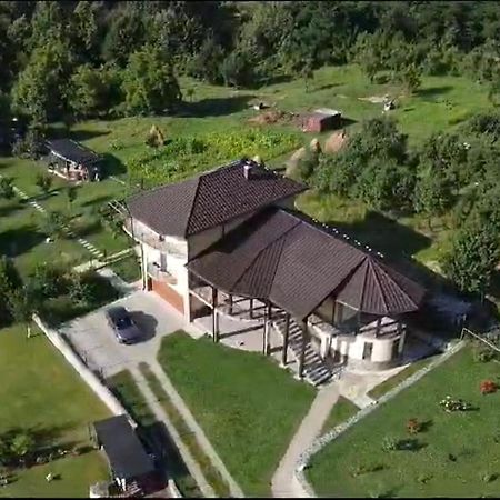 Apartament La Vila Curtea De Arges Bagian luar foto