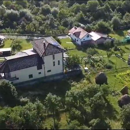 Apartament La Vila Curtea De Arges Bagian luar foto