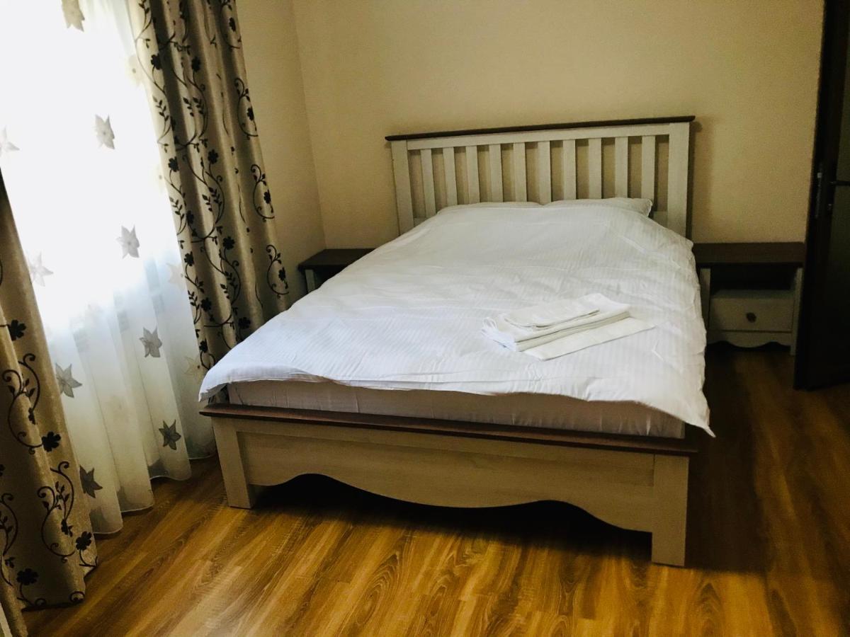 Apartament La Vila Curtea De Arges Bagian luar foto