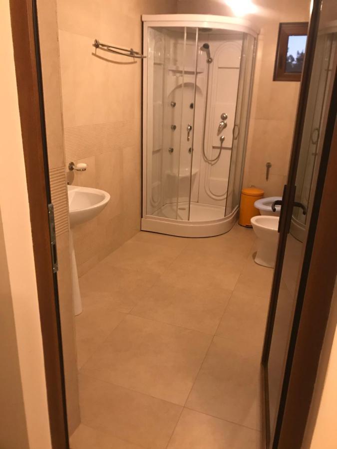 Apartament La Vila Curtea De Arges Bagian luar foto