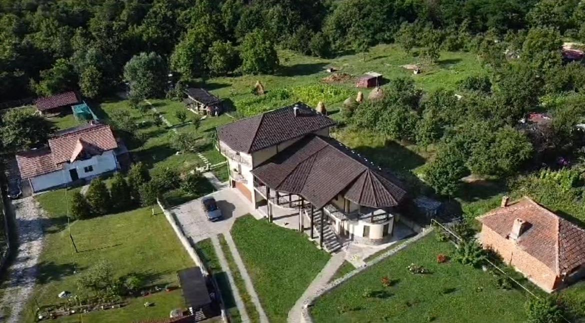 Apartament La Vila Curtea De Arges Bagian luar foto